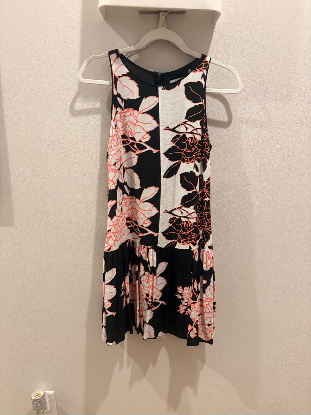 Anthropologie Maeve Photoflora
Black Pink Floral Drop Waist Mini
Dress